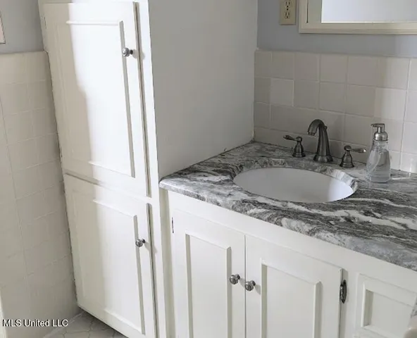 $339,000 | 51 West Lake Lee Road, Greenville, MS 38701