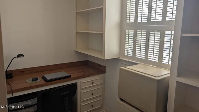 $339,000 | 51 West Lake Lee Road, Greenville, MS 38701