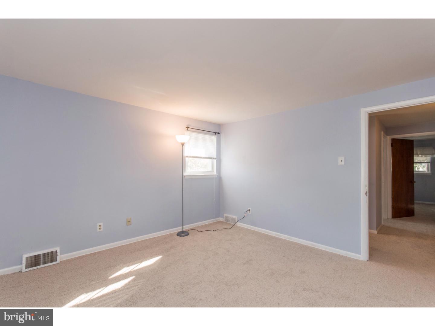 2834 Shelly Road Philadelphia, PA 19152 - Photo 12 of 23