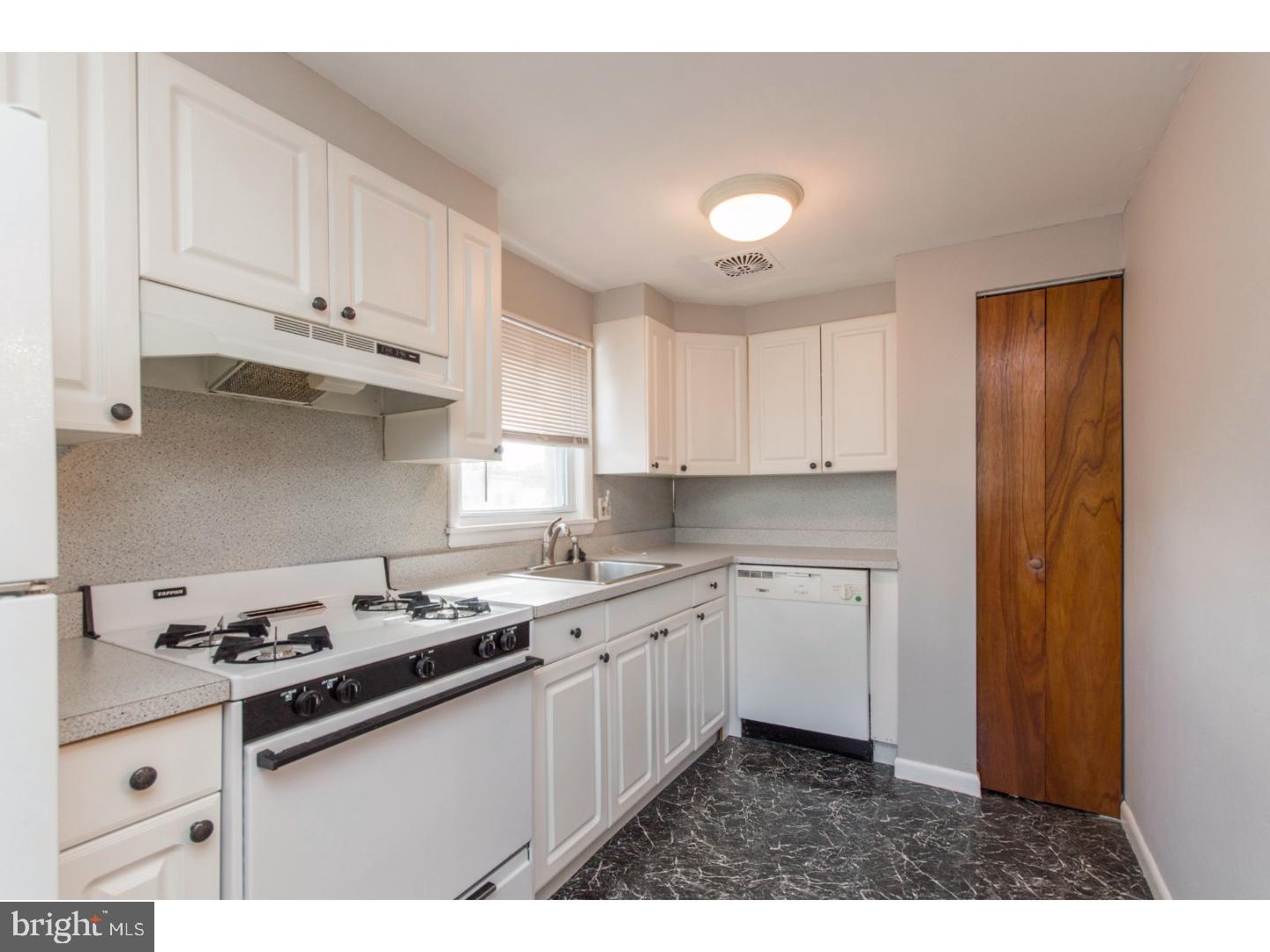 2834 Shelly Road Philadelphia, PA 19152 - Photo 8 of 23