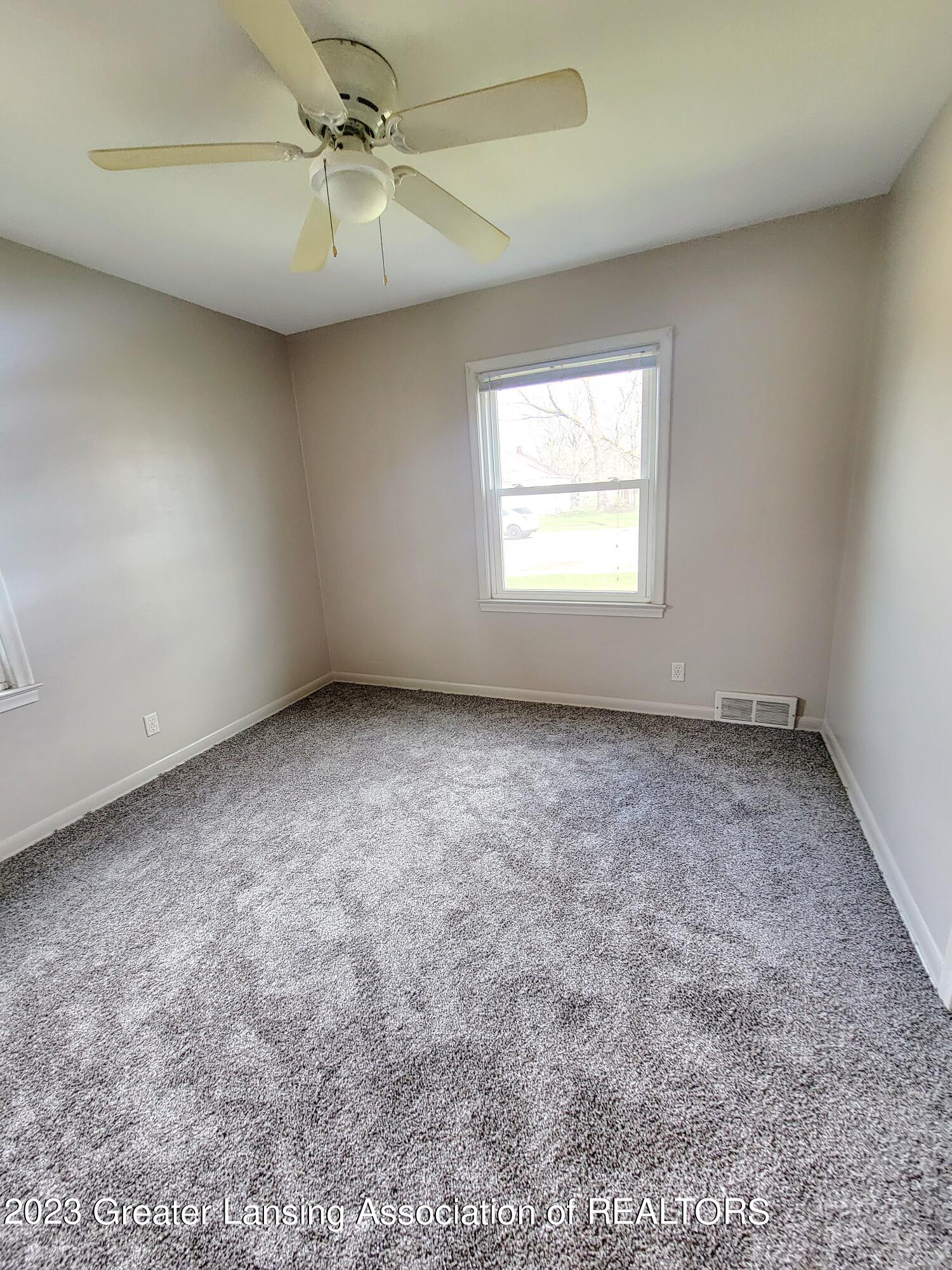 617 West Holmes Road Lansing, MI 48910 - Photo 13 of 40 20230406_113238