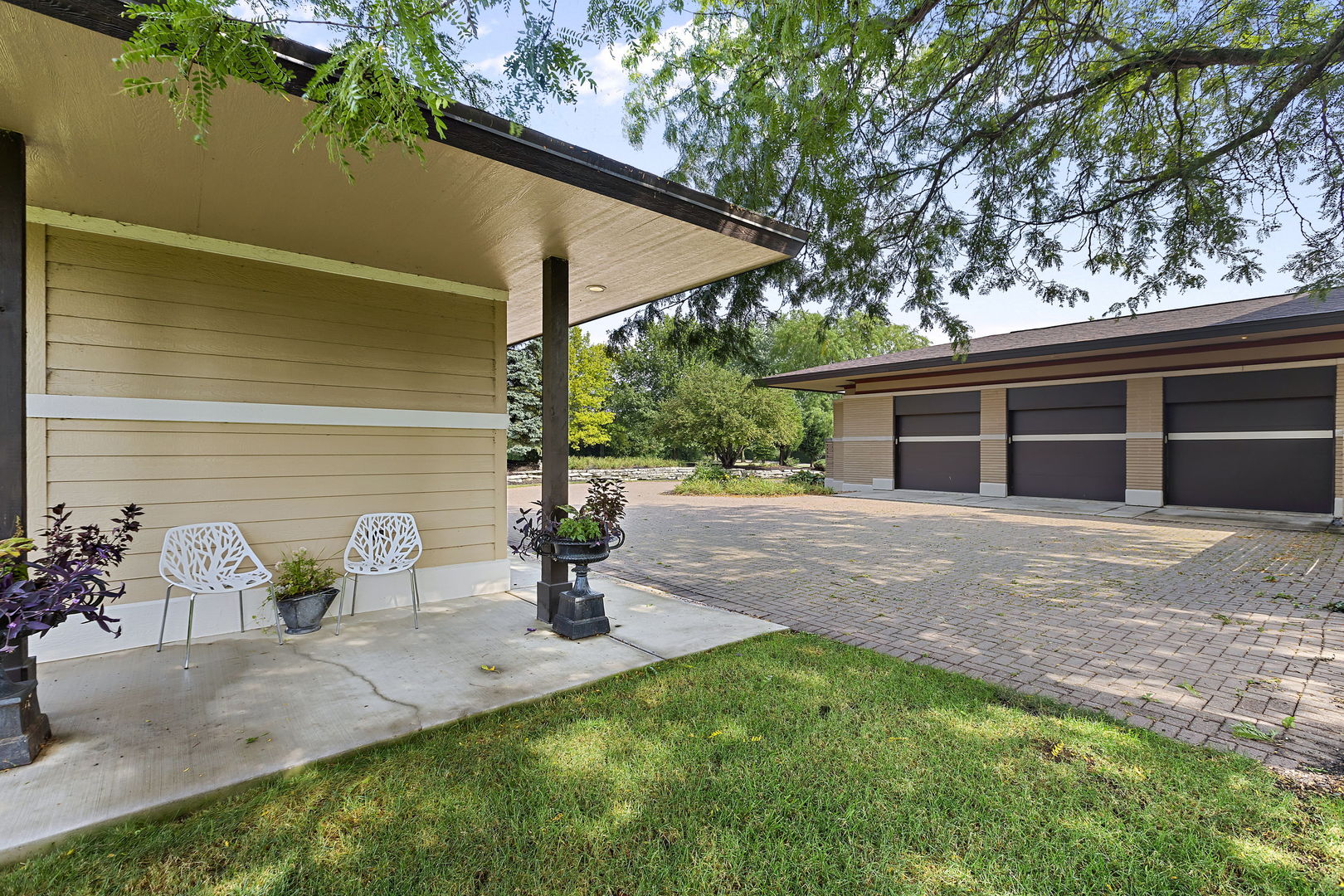 13540 McCarthy Road Lemont, IL 60439 - Photo 41 of 71 a view of a house with backyard and sitting area