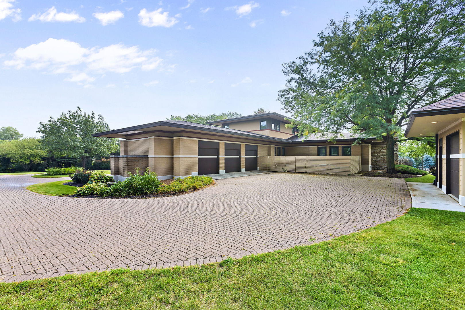 13540 McCarthy Road Lemont, IL 60439 - Photo 6 of 71 a front view of a house with a garden
