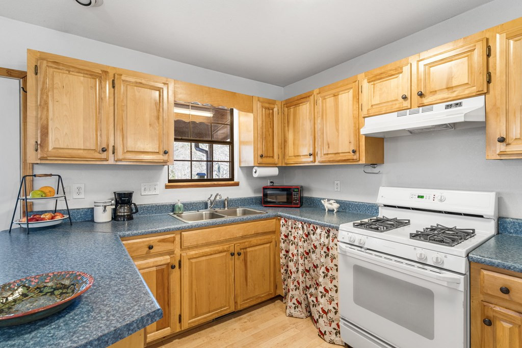 608 Hilltop Road Murphy, NC 28906 - Photo 5 of 42 Gallery Image 5
