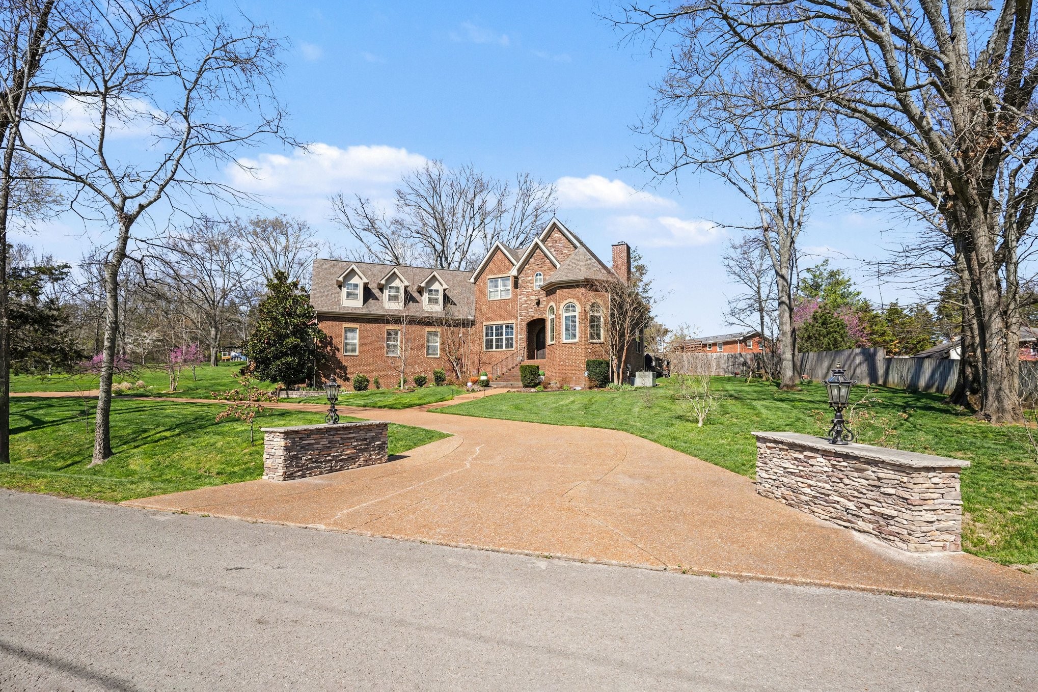 5094 Moss Road Nashville, TN 37221 - Photo 29 of 29 a view of house with a garden