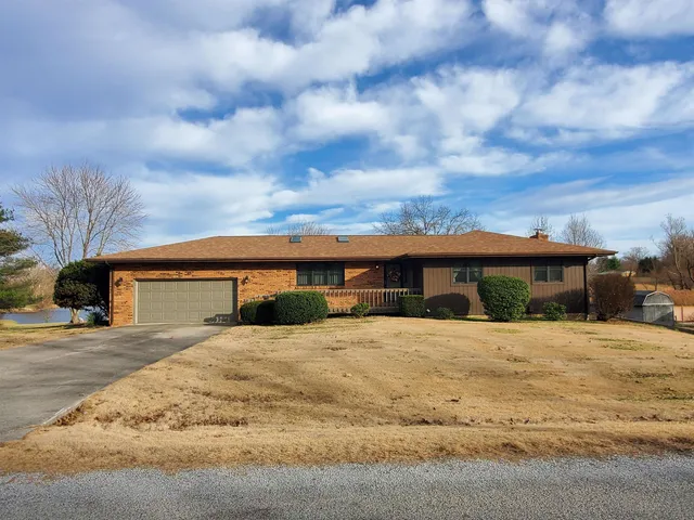 $259,900 | 11608 Laurelwood Lane, Carbondale, IL 62901