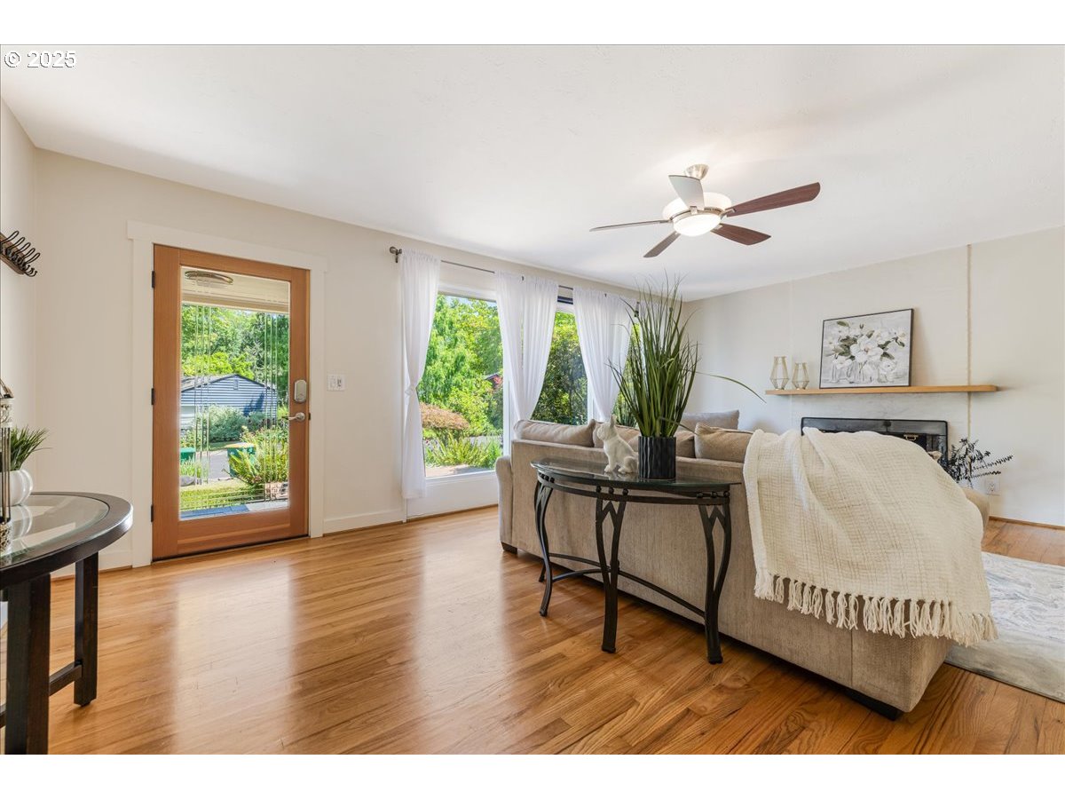 5155 Southwest Chestnut Avenue Beaverton, OR 97005 - Photo 9 of 42 Gallery Image 9