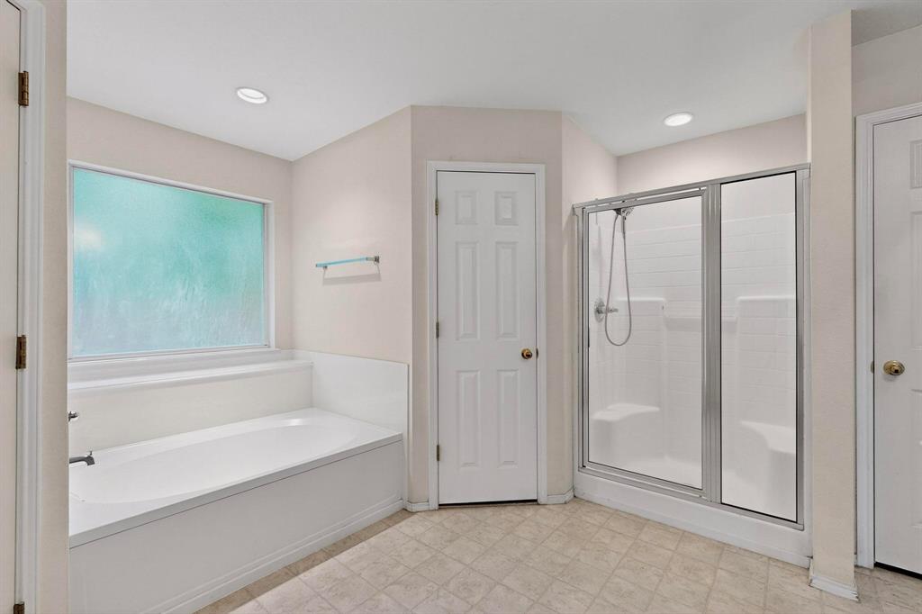 729 Ridgehill Drive Burleson, TX 76028 - Photo 18 of 35