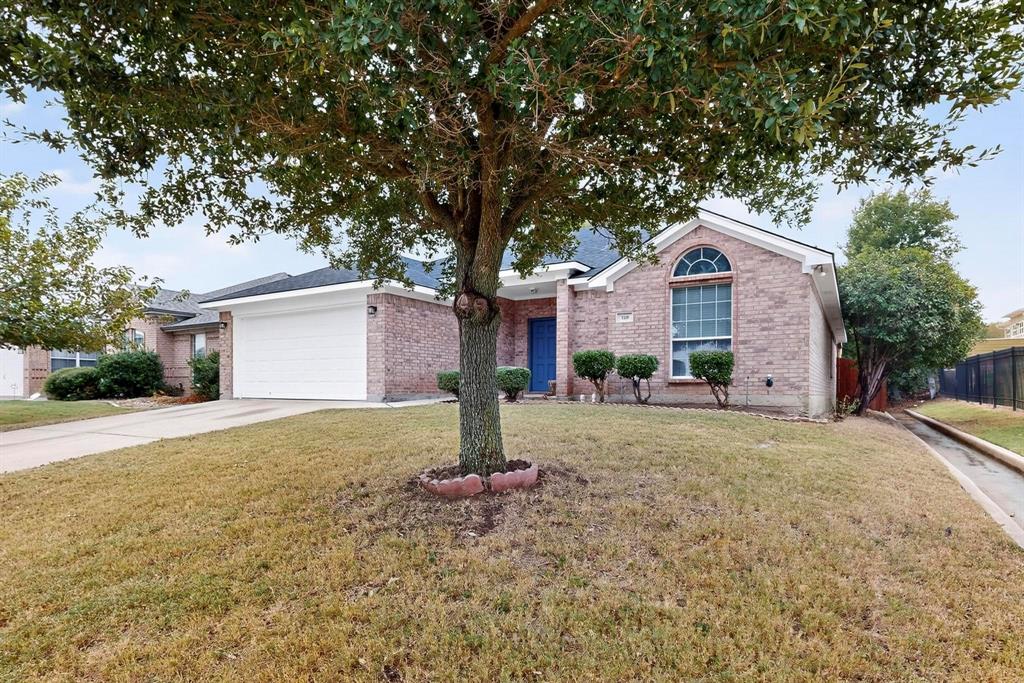 729 Ridgehill Drive Burleson, TX 76028 - Photo 4 of 35
