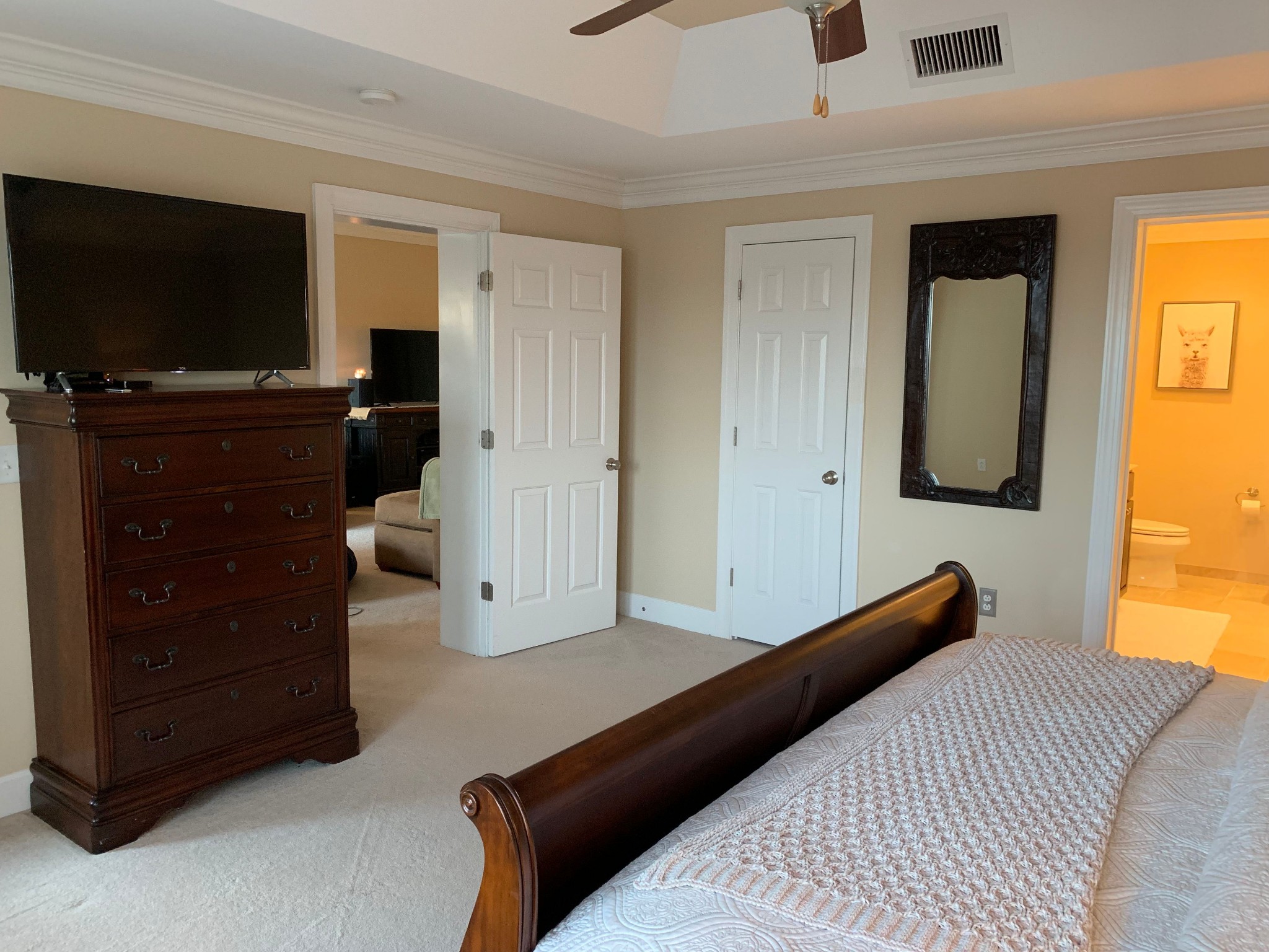 7100 Dale Ridge Road, Unit I2 Lancaster, TN 38569 - Photo 21 of 35 a bedroom with a bed and flat screen tv