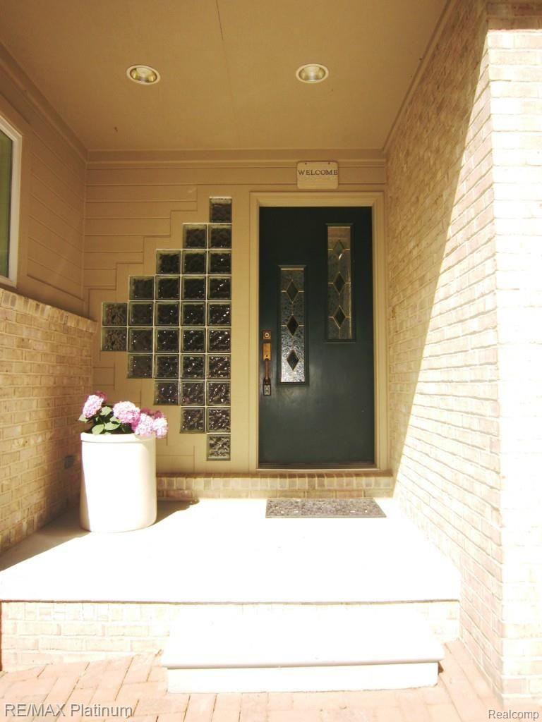 10621 Hibner Road Hartland, MI 48353 - Photo 2 of 40 IMG_4282.jpg