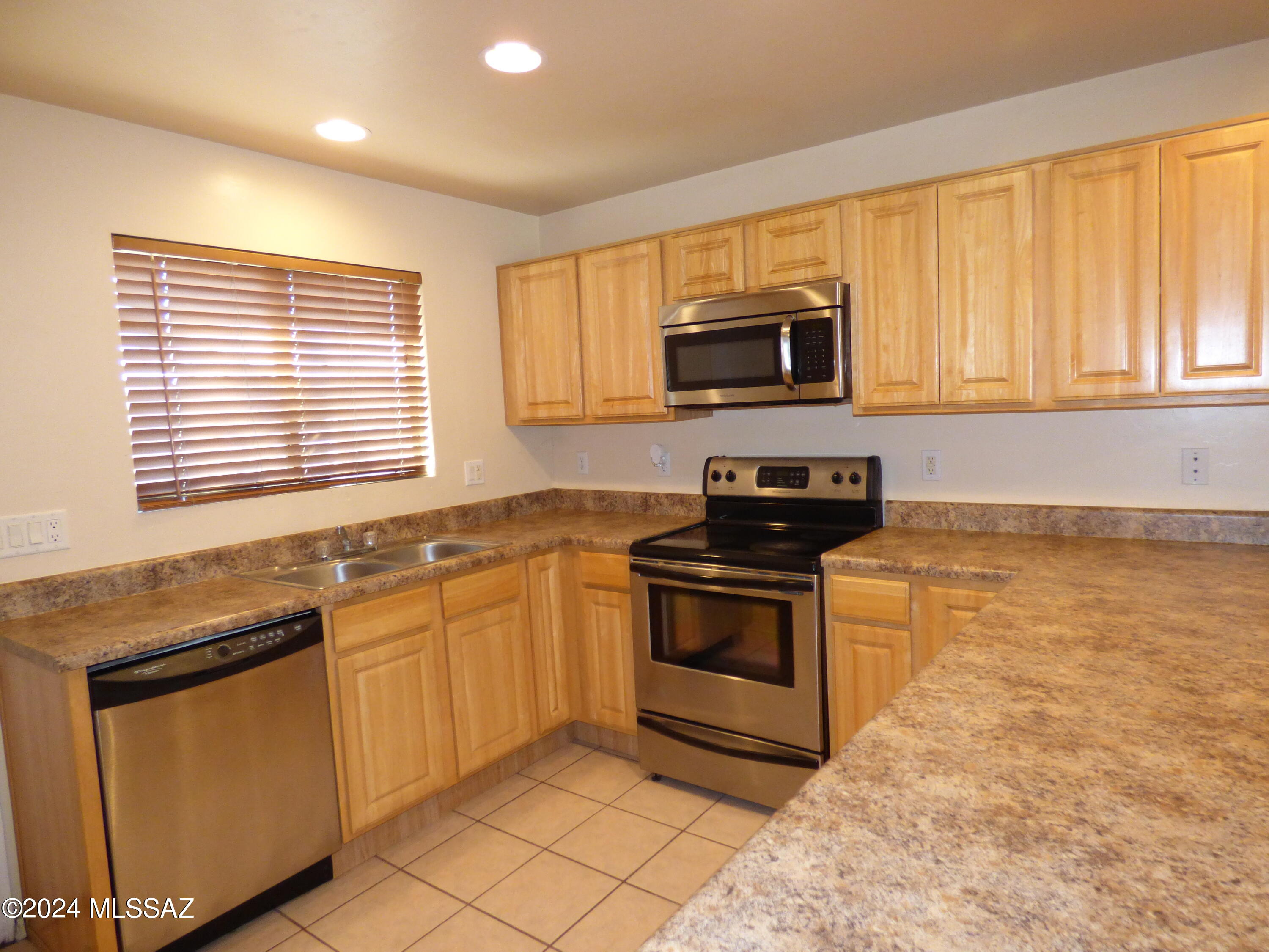 1077 North Riverside Drive, Unit 3 Tucson, AZ 85745 - Photo 6 of 22 P1070846