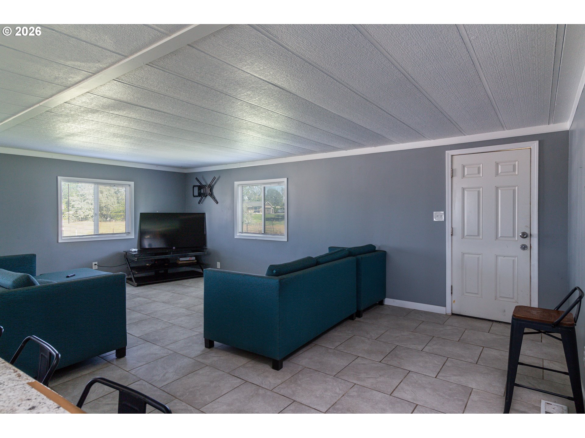 80649 Crooked Road Irrigon, OR 97844 - Photo 5 of 21 a living room with furniture and a flat screen tv