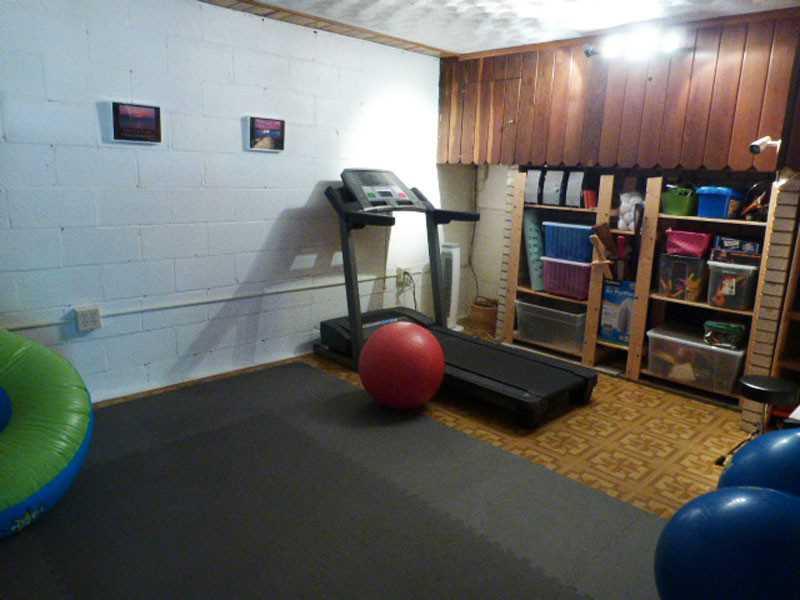 5121 Curry Road Baldwin, PA 15236 - Photo 14 of 19 Den/Family/Great Room.