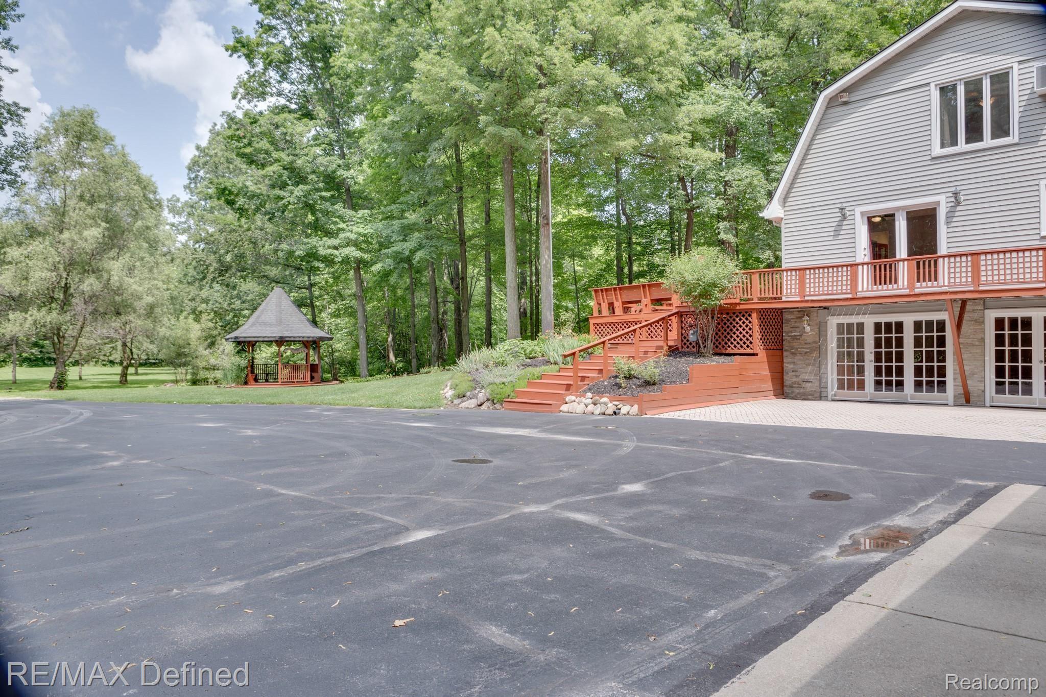 66050 Campground Road Washington, MI 48095 - Photo 6 of 31 Large driveway and south side of house
