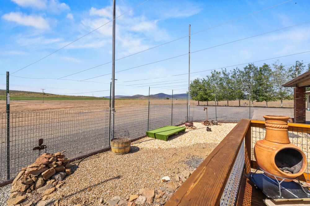 891 Cross Road Klamath Falls, OR 97603 - Photo 16 of 66 891CrossRd-17