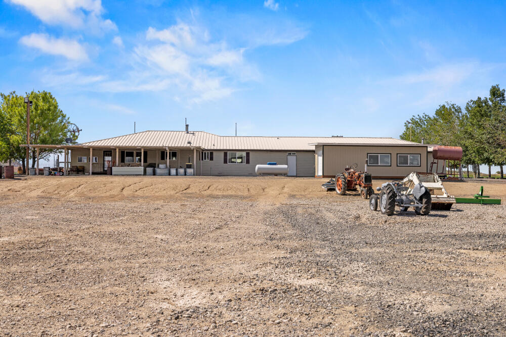 891 Cross Road Klamath Falls, OR 97603 - Photo 29 of 66 a view of a house with patio and a yard