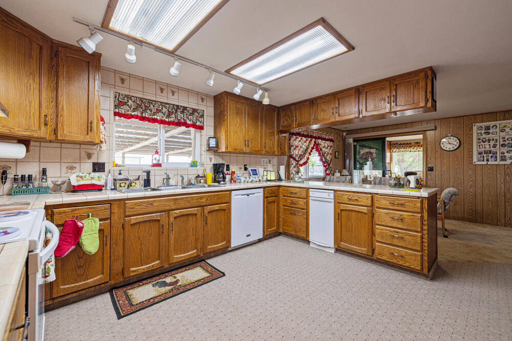 891 Cross Road Klamath Falls, OR 97603 - Photo 37 of 66 a kitchen with cabinets and window