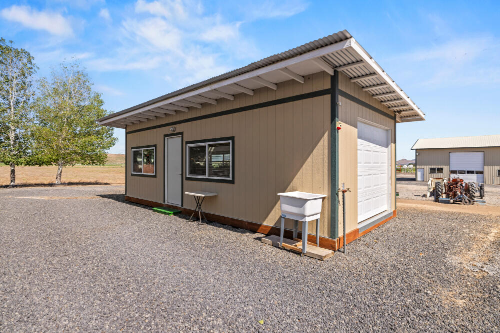 891 Cross Road Klamath Falls, OR 97603 - Photo 4 of 66 a view of outdoor space and deck