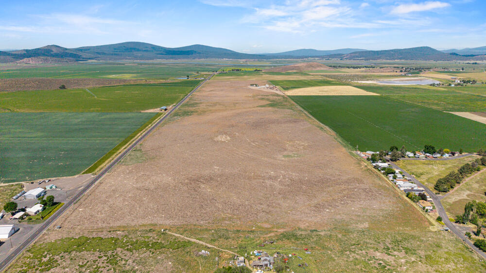 891 Cross Road Klamath Falls, OR 97603 - Photo 57 of 66 a view of a field with an ocean view