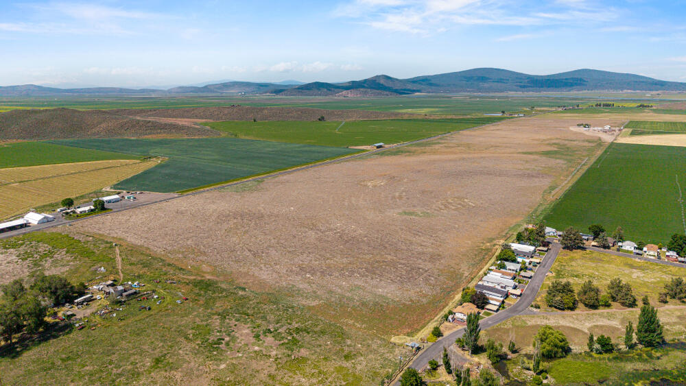 891 Cross Road Klamath Falls, OR 97603 - Photo 59 of 66 a view of a lake with a big yard