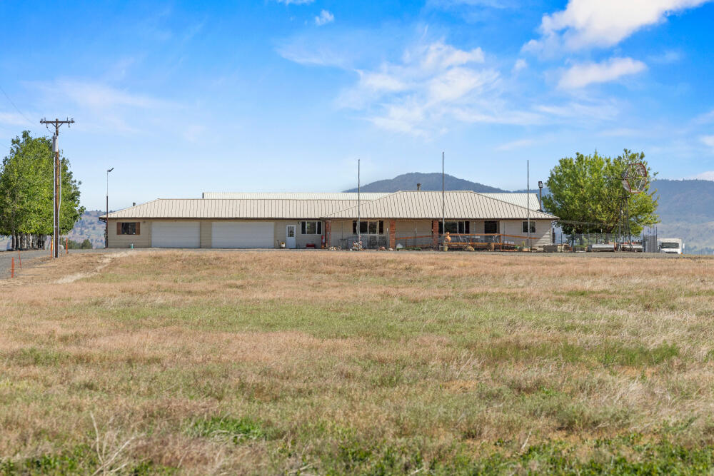 891 Cross Road Klamath Falls, OR 97603 - Photo 10 of 66 a front view of house with yard and trees in the background