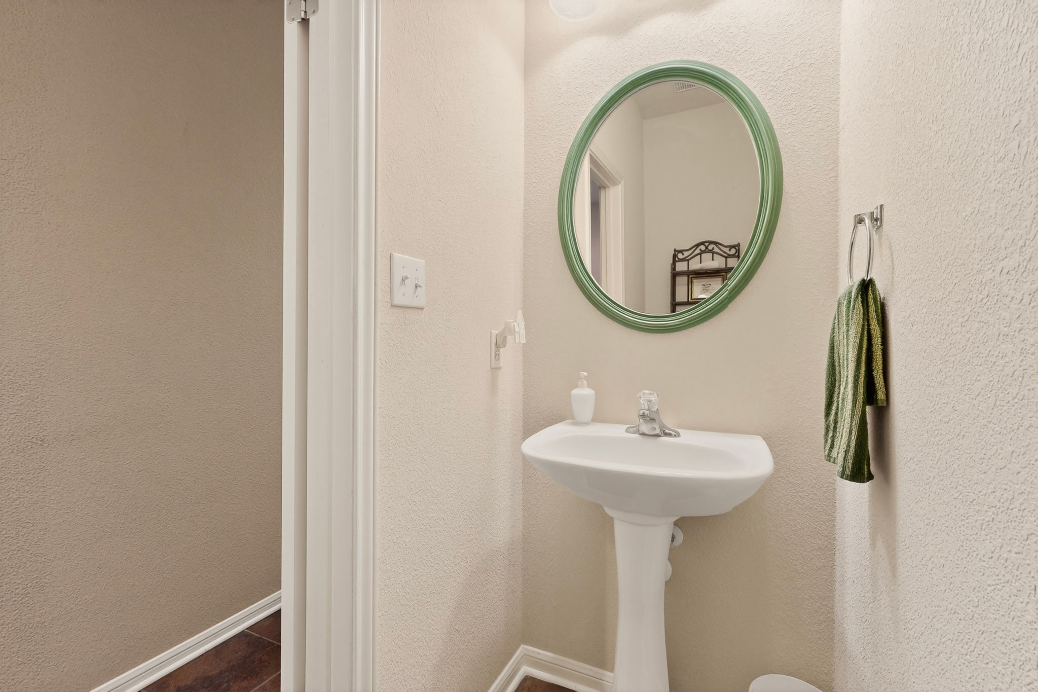 905 Victoria Ridge Drive Pflugerville, TX 78660 - Photo 19 of 32 A half bath.