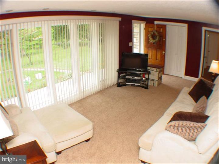 55 Laurel Road Southampton, PA 18966 - Photo 3 of 14 Gallery Image 3