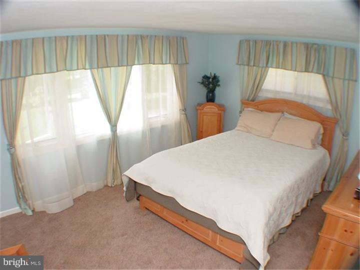 55 Laurel Road Southampton, PA 18966 - Photo 6 of 14 Gallery Image 6