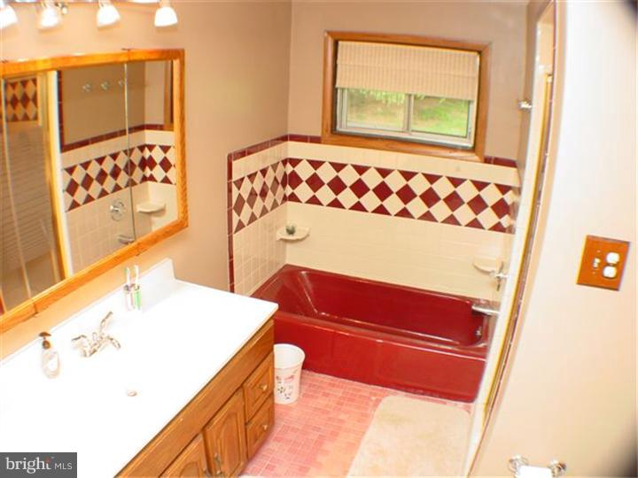 55 Laurel Road Southampton, PA 18966 - Photo 7 of 14 Gallery Image 7