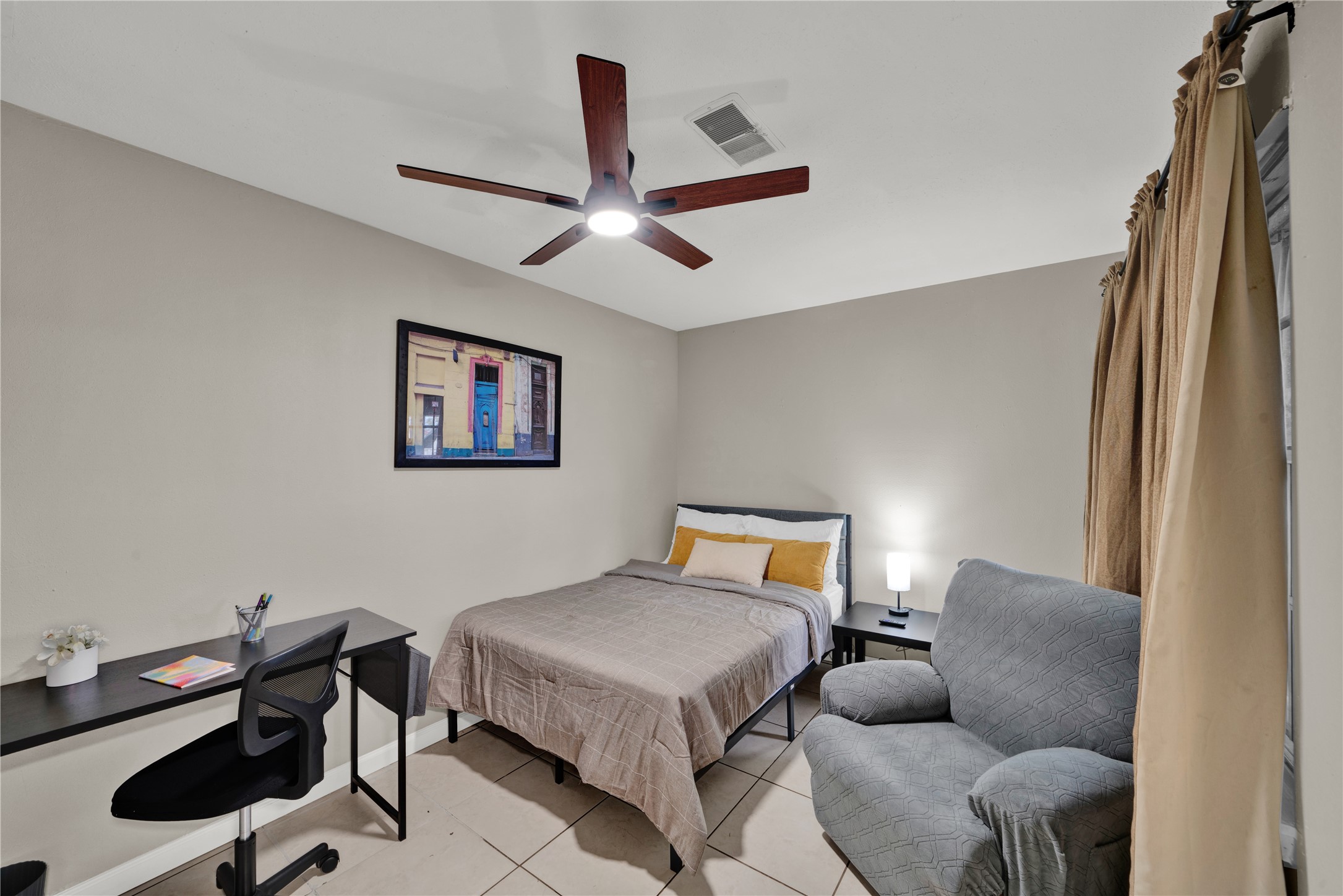 5818 Schevers Street Houston, TX 77033 - Photo 7 of 10