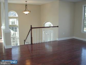465 Harmon Road Philadelphia, PA 19128 - Photo 4 of 6 Living Room