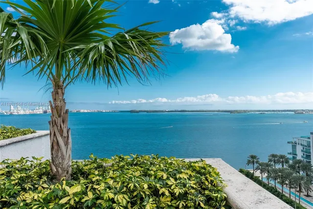 $6,000 | 1200 Brickell Bay Drive, Unit 2824, Miami, FL 33131