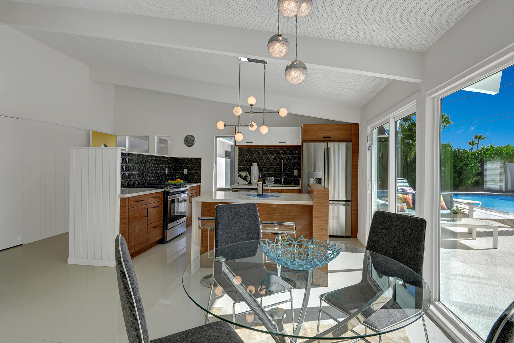 909 East Sunair Road Palm Springs, CA 92262 - Photo 5 of 39 DINING ROOM TO KITCHEN AND POOL MLS