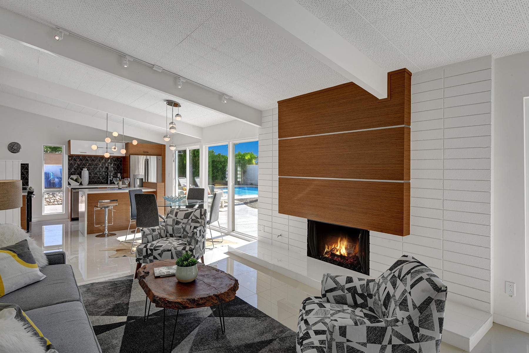 909 East Sunair Road Palm Springs, CA 92262 - Photo 6 of 39 LIVING ROOM FIREPLACE MLS