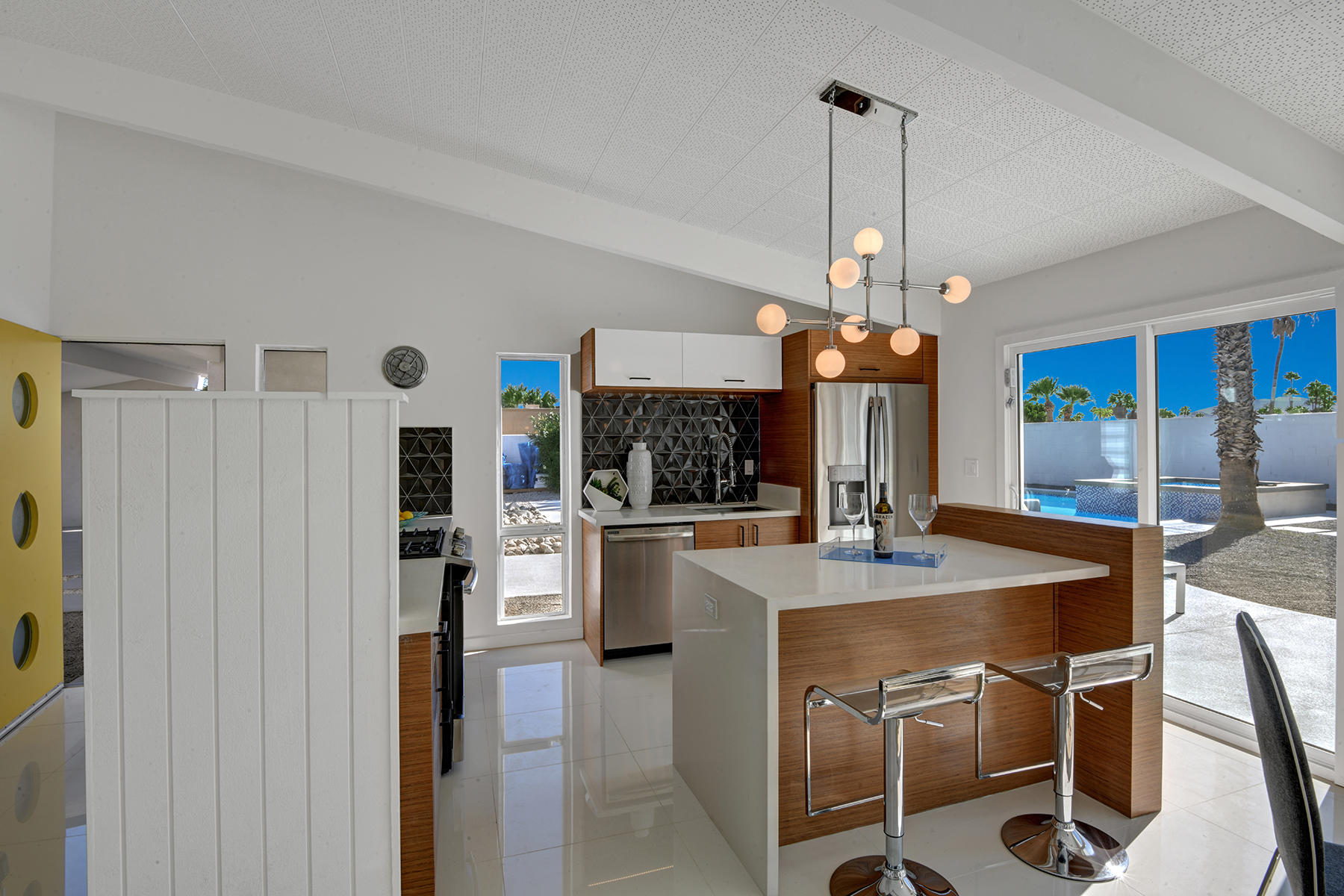 909 East Sunair Road Palm Springs, CA 92262 - Photo 9 of 39 KITCHEN TO ENTRY MLS