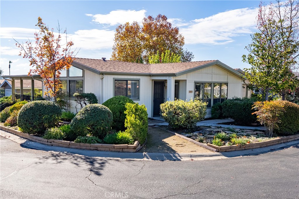 340 Nightingale Avenue Paso Robles, CA 93446 - Photo 4 of 41 a front view of house and yard with trees