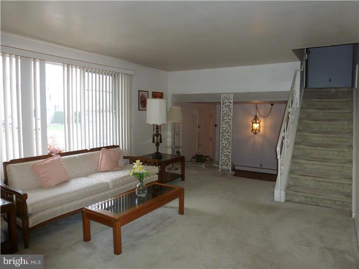 1153 Bloomdale Road Philadelphia, PA 19115 - Photo 4 of 15 Living Room