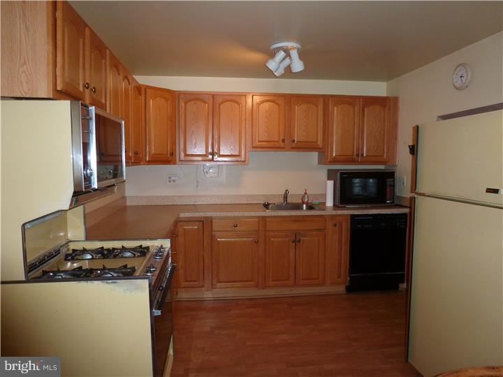 1153 Bloomdale Road Philadelphia, PA 19115 - Photo 6 of 15 Kitchen