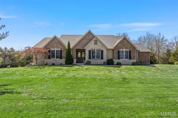 $1,275,000 | 2 Country Court, Moscow Mills, MO 63362