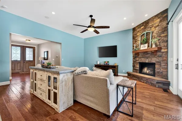 $1,275,000 | 2 Country Court, Moscow Mills, MO 63362