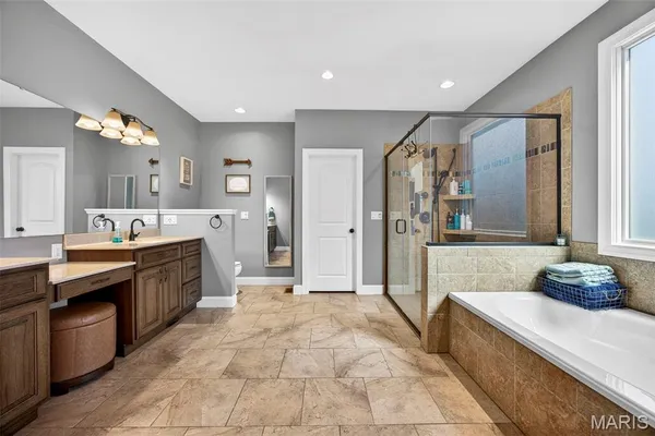 $1,275,000 | 2 Country Court, Moscow Mills, MO 63362