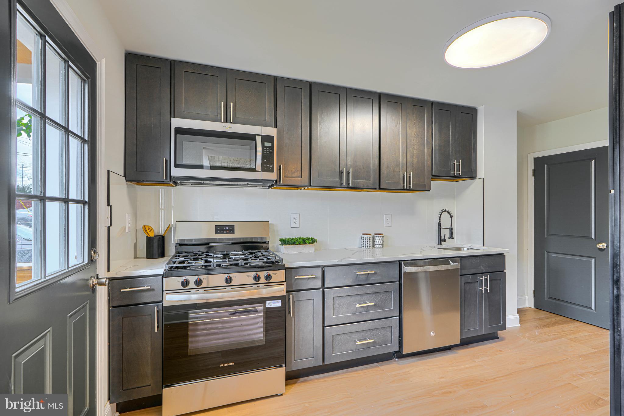 1905 Heathfield Road Baltimore, MD 21239 - Photo 4 of 49