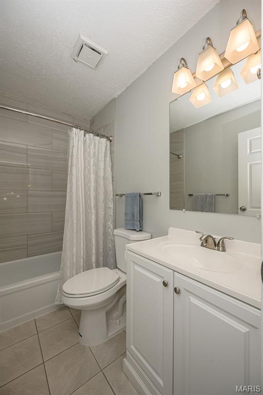 2370 Hidden Meadow Lane Ballwin, MO 63021 - Photo 20 of 34