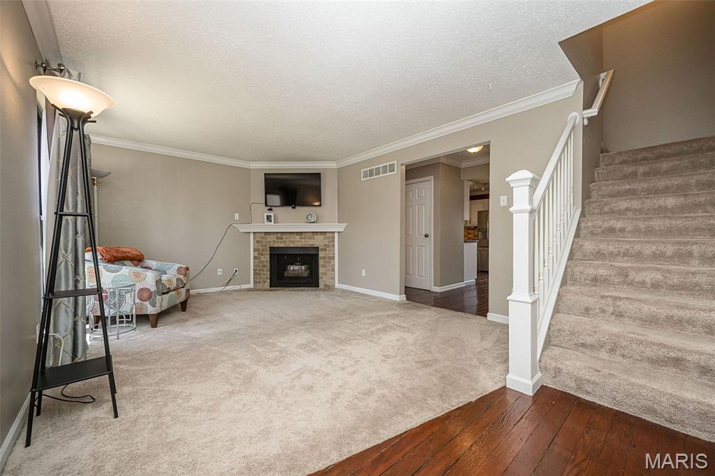 2370 Hidden Meadow Lane Ballwin, MO 63021 - Photo 3 of 34