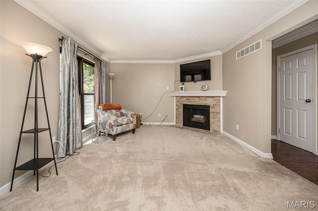 2370 Hidden Meadow Lane Ballwin, MO 63021 - Photo 4 of 34