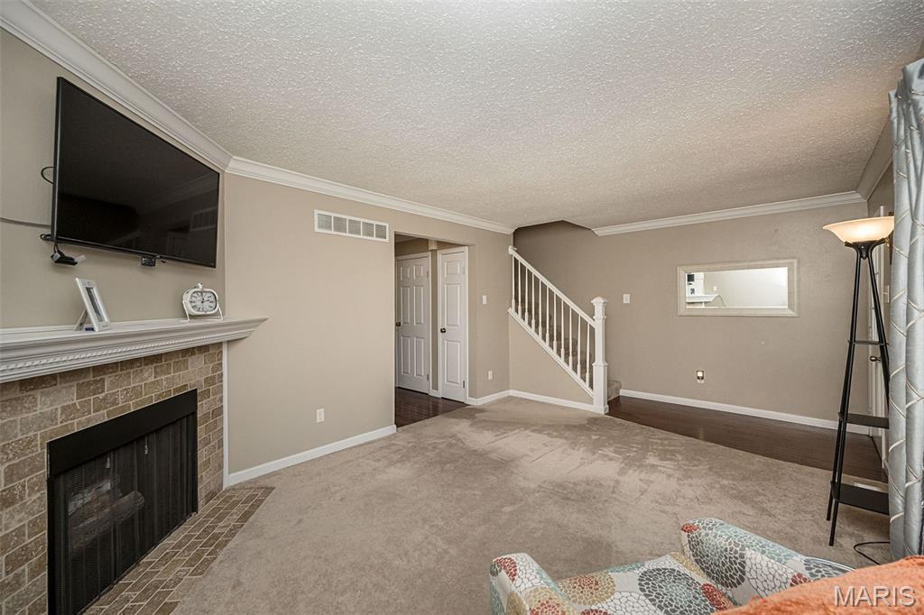 2370 Hidden Meadow Lane Ballwin, MO 63021 - Photo 6 of 34