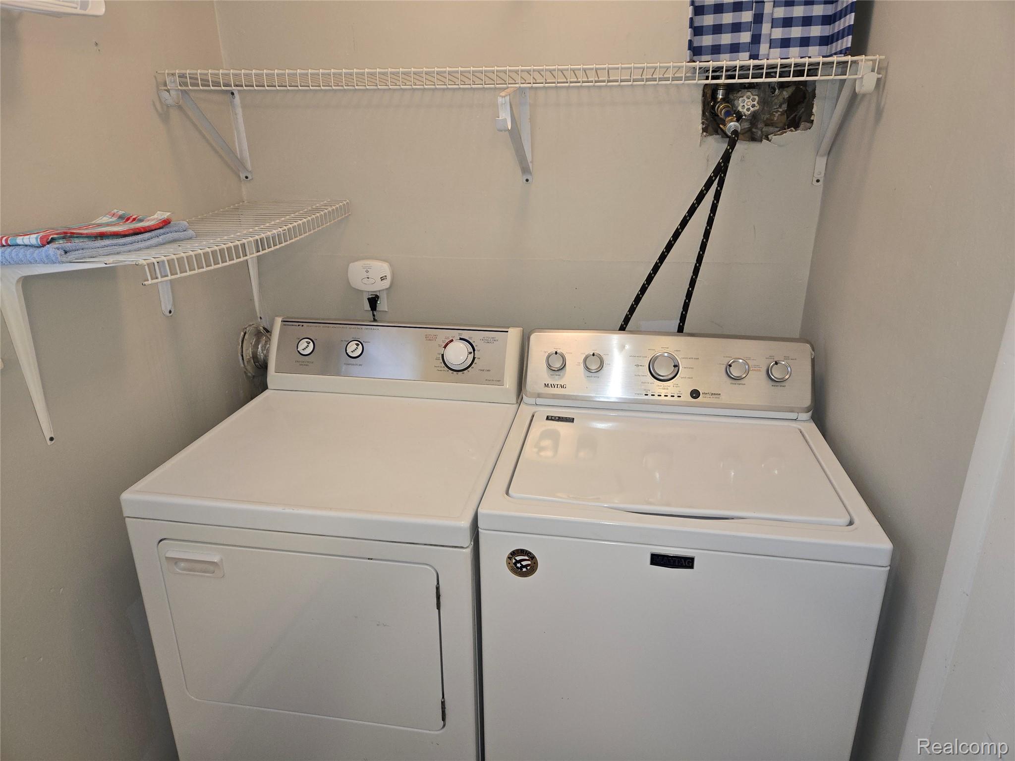 27780 Reo Road Grosse Ile, MI 48138 - Photo 16 of 18 Dedicated laundry area featuring a washer and dryer set