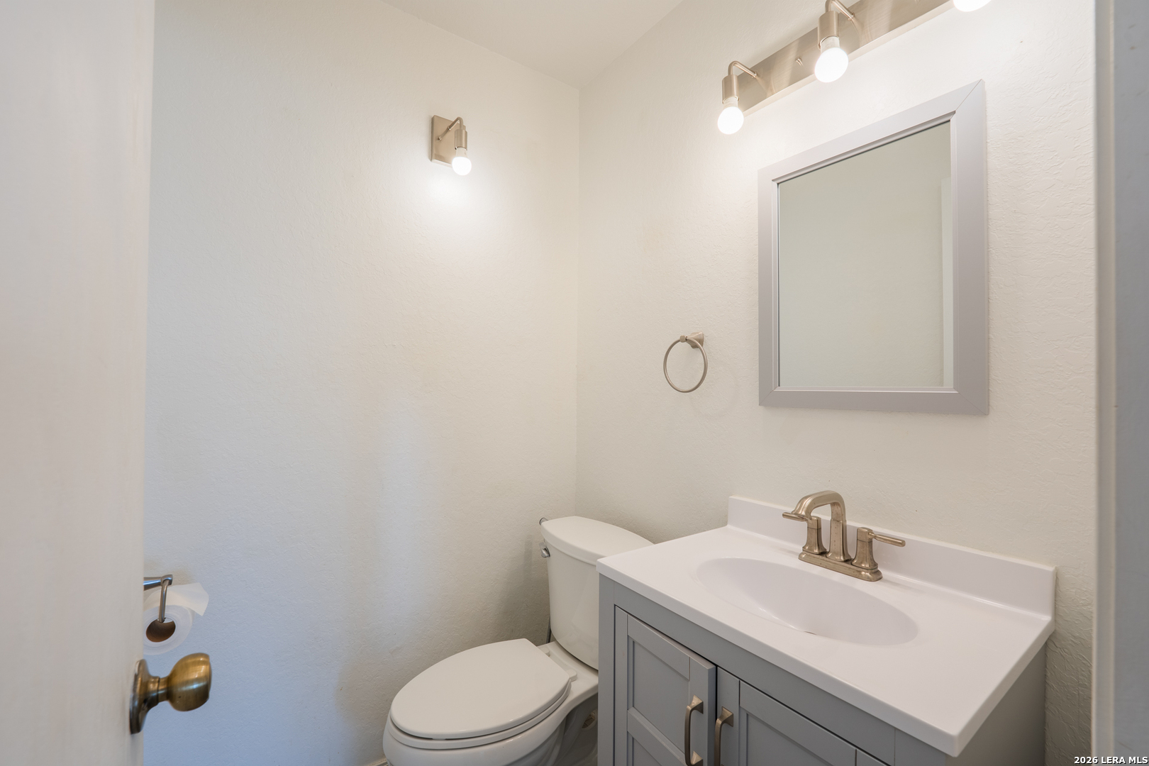 124 Springtree Grove Cibolo, TX 78108 - Photo 22 of 52 a bathroom with a sink mirror and toilet