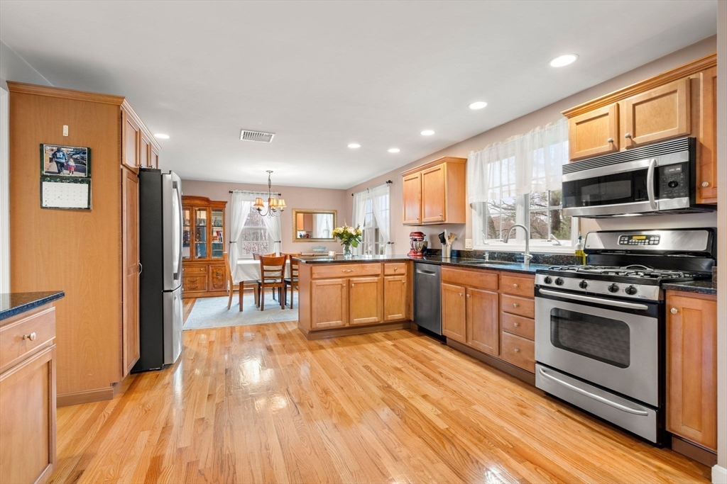 23 Jewett Road Beverly, MA 01915 - Photo 8 of 39 Gallery Image 8